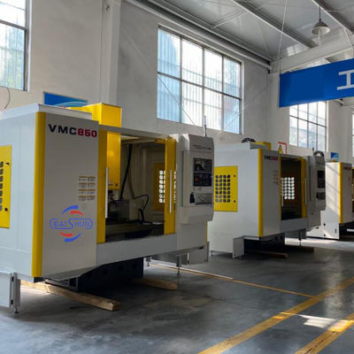 مركز آلة طحن CNC VMC550 بمسافة حركة 800x500x600 مم، عمود دوران BT40